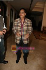 Jagjit Singh at a photo shoot for album cover in The Club on 19th Dec 2010 (7).JPG